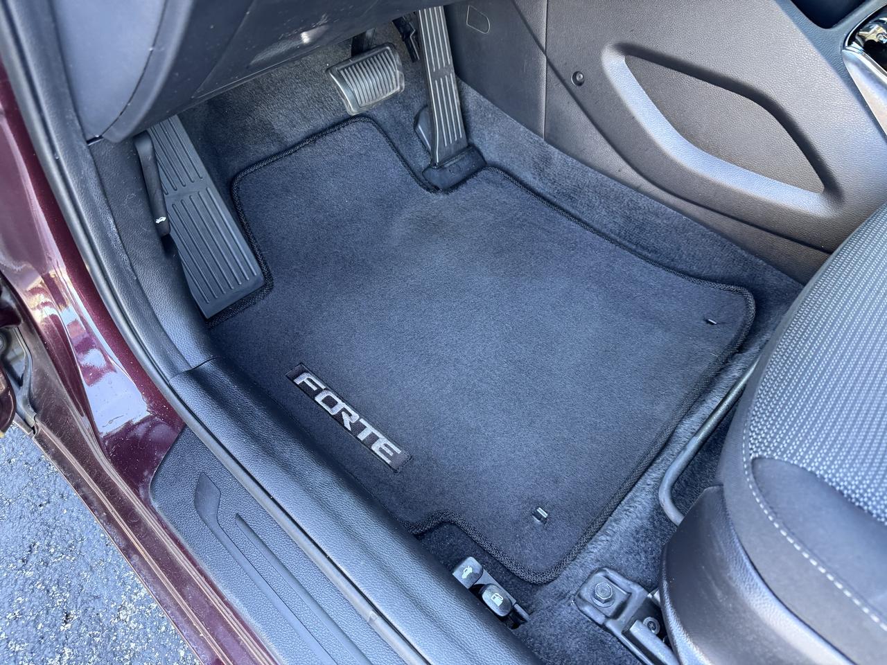 2018 Kia FORTE LX - Photo 16