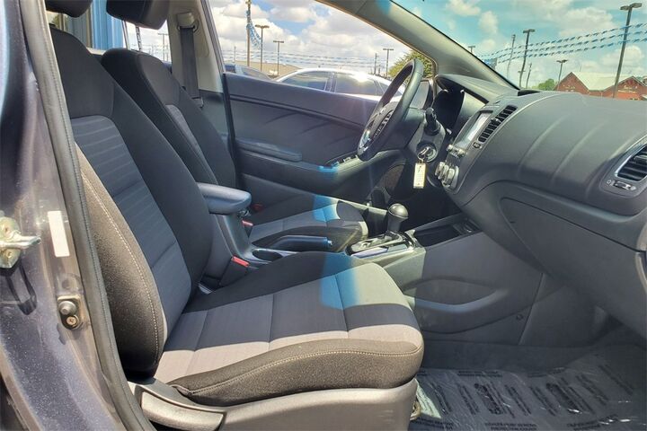 2018 Kia Forte S  TX