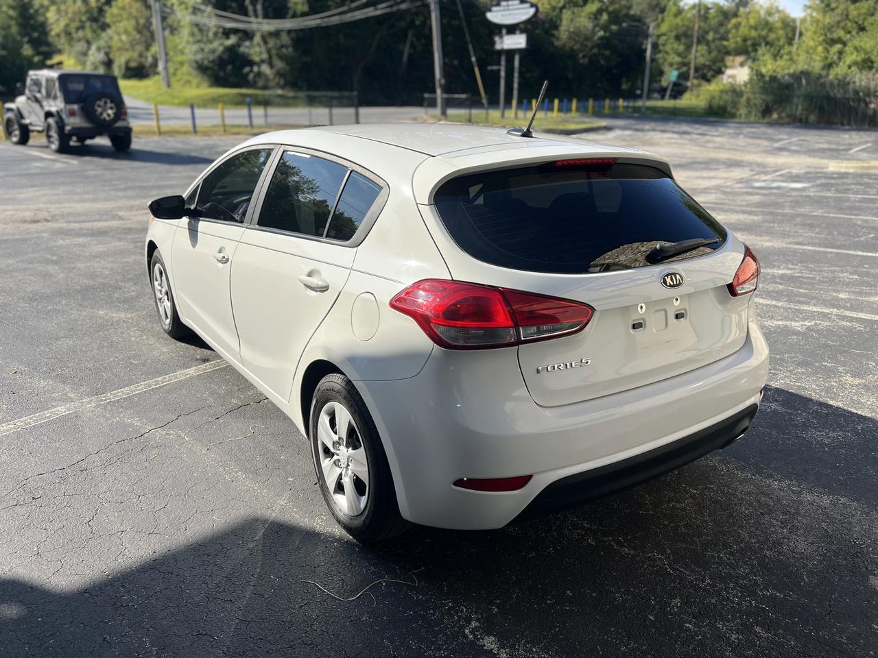 2018 Kia Forte LX photo 4