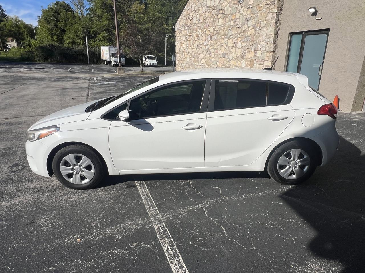 2018 Kia Forte LX photo 3