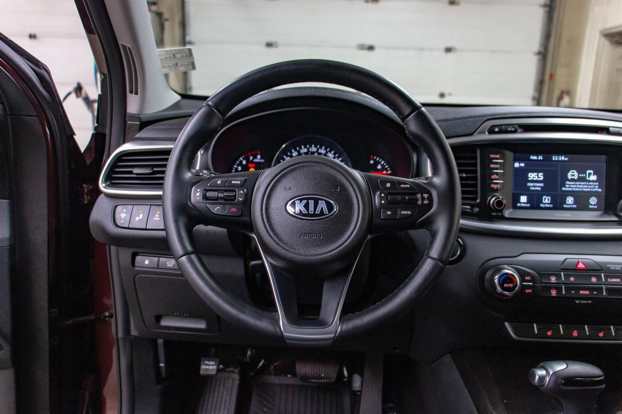 2018 Kia Sorento AWD EX+ 7 Passenger Leather Roof BCam Red Deer AB