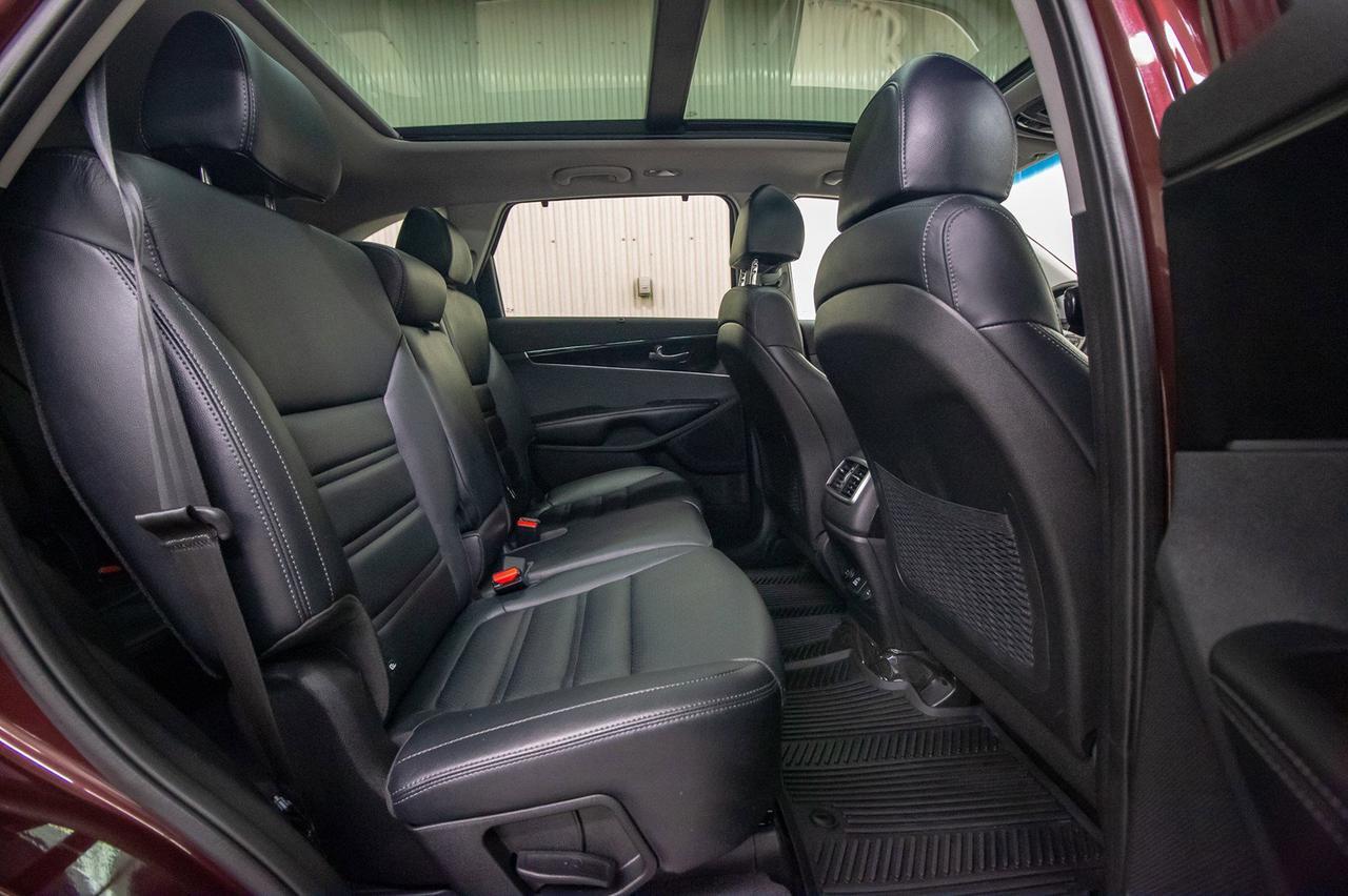 2018 Kia Sorento AWD EX+ 7 Passenger Leather Roof BCam Red Deer AB