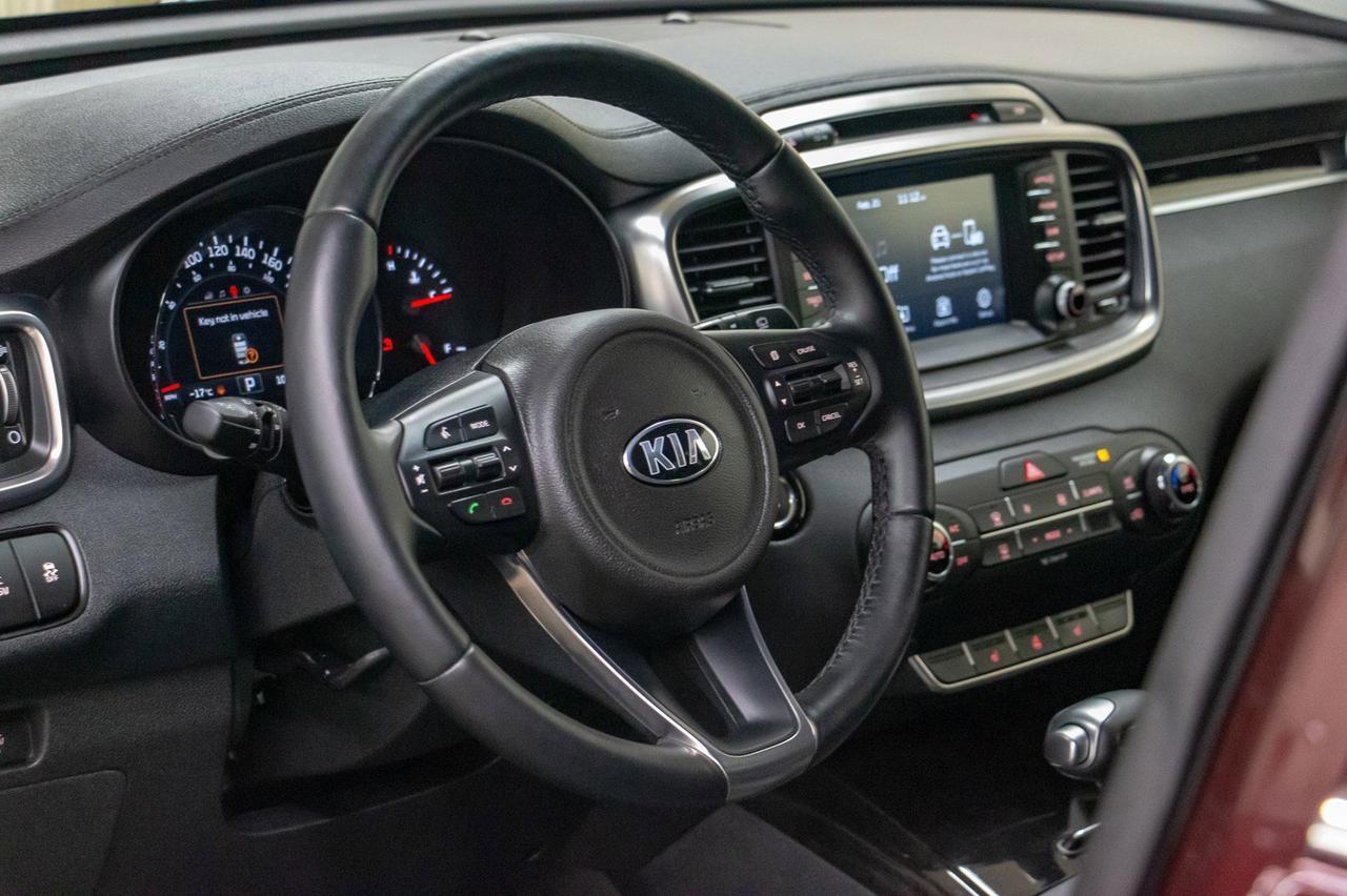 2018 Kia Sorento AWD EX+ 7 Passenger Leather Roof BCam Red Deer AB