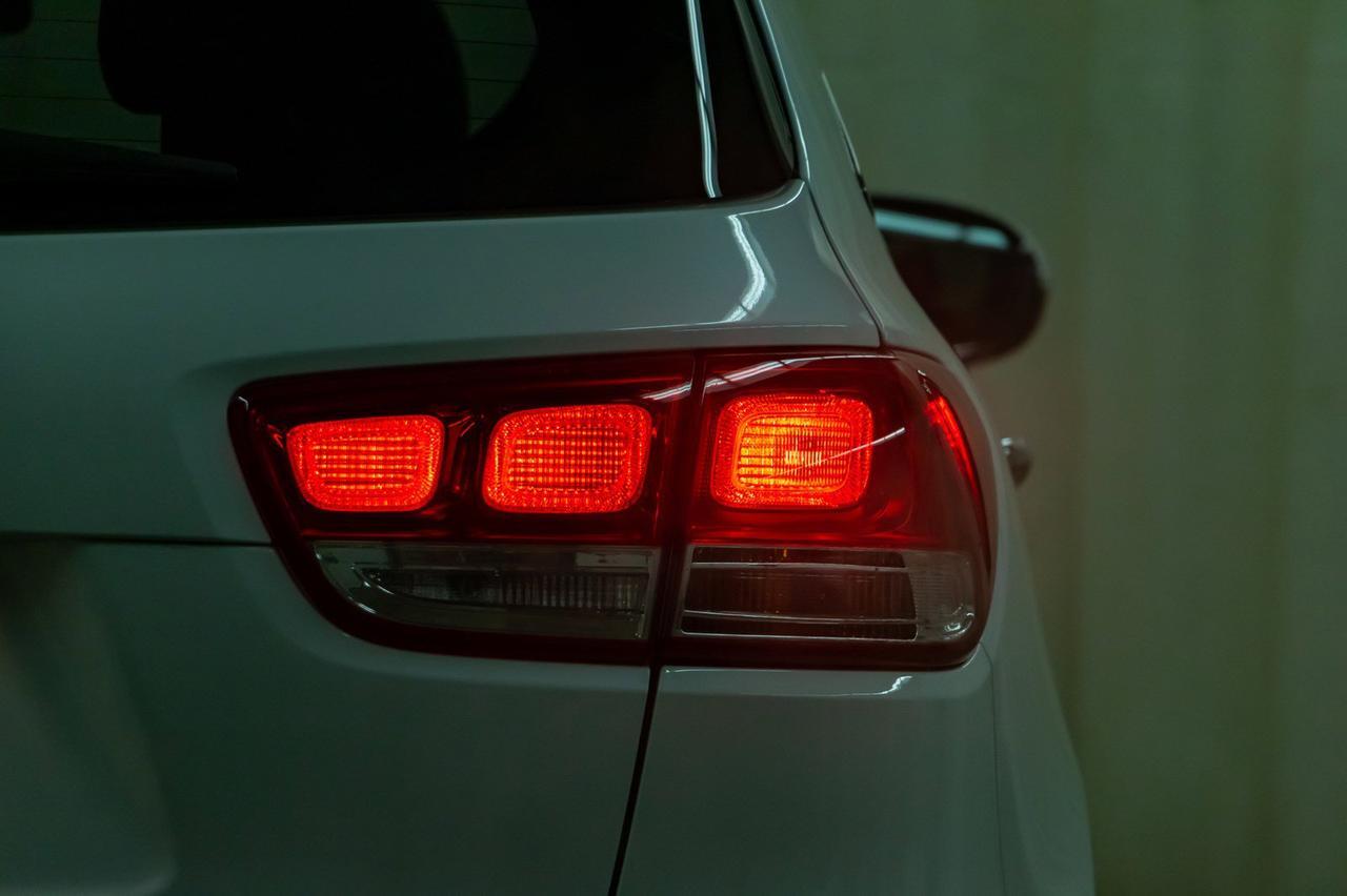 2018 Kia Sorento AWD LX Turbo BCam Hseat Red Deer AB