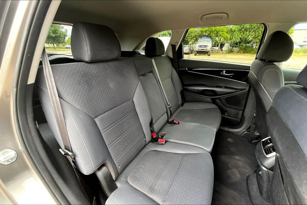 2018 Kia Sorento L - Photo 20