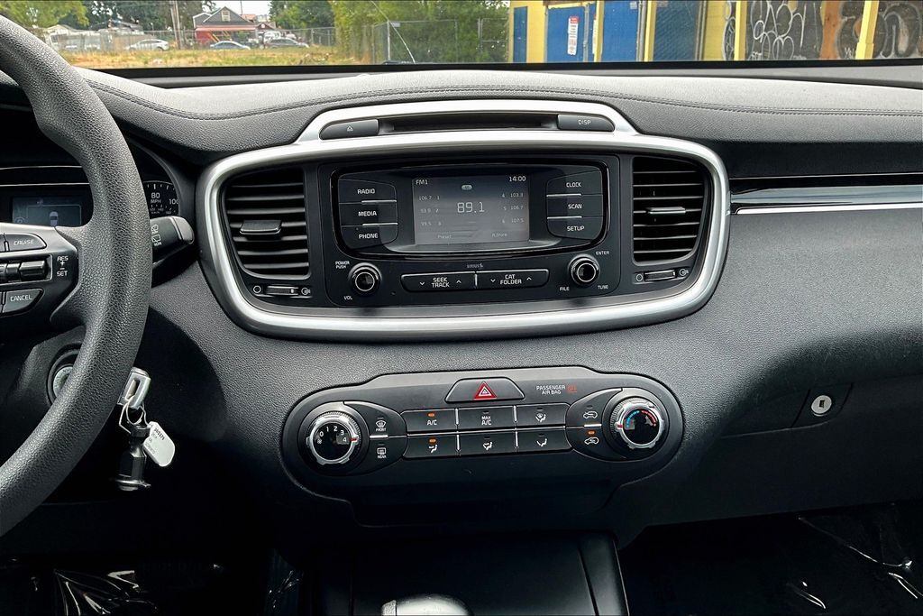 2018 Kia Sorento L - Photo 8