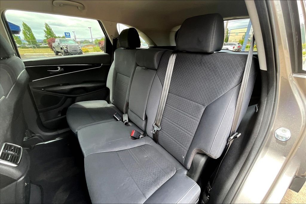 2018 Kia Sorento L - Photo 21