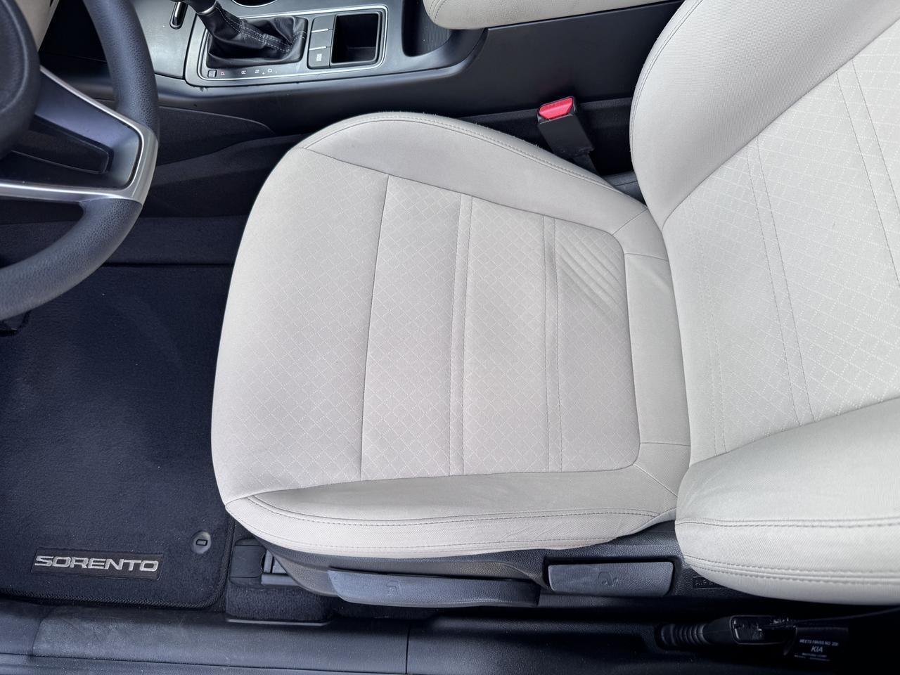 2018 Kia Sorento LX - Photo 13