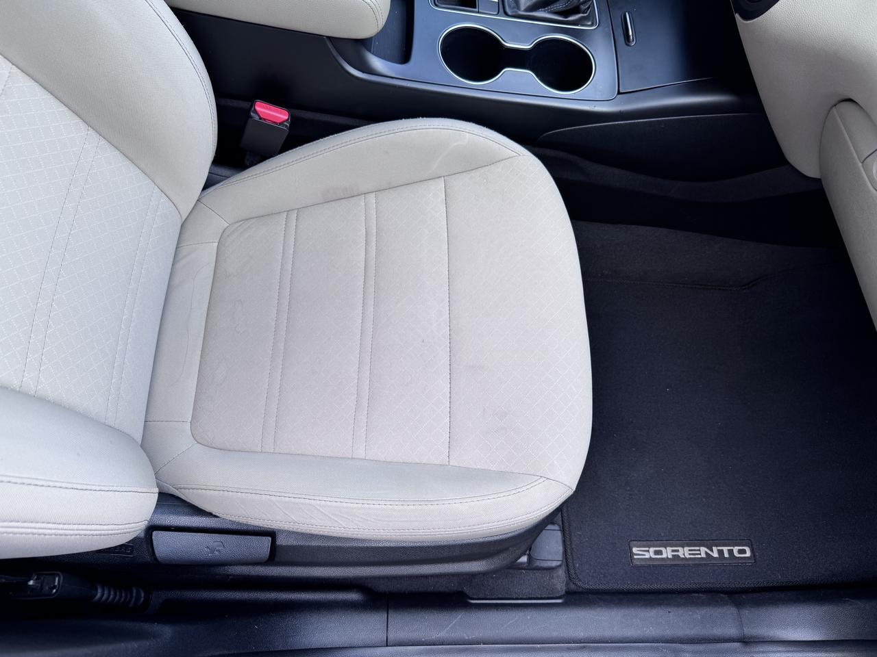 2018 Kia Sorento LX - Photo 32