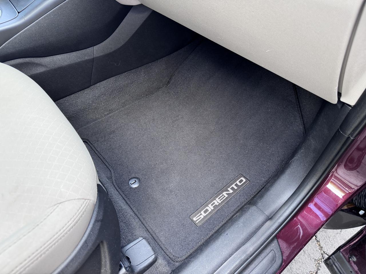 2018 Kia Sorento LX - Photo 34