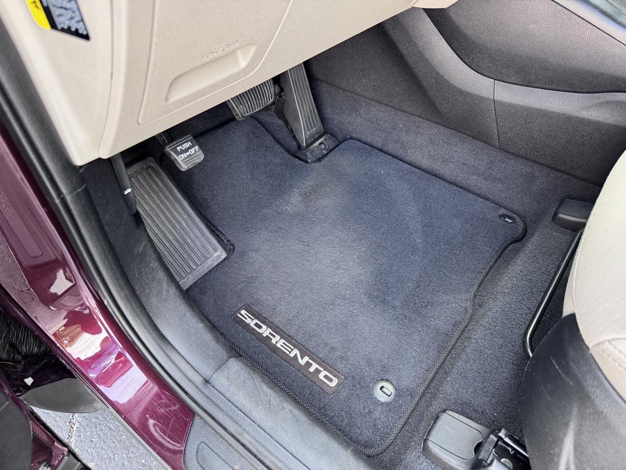 2018 Kia Sorento LX - Photo 15