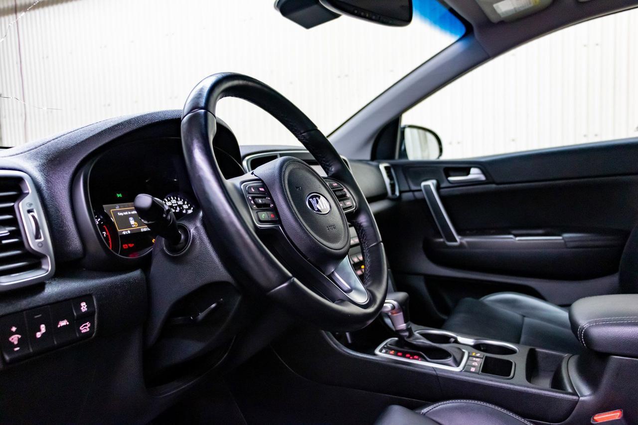 2018 Kia Sportage AWD EX Leather Roof BCam Red Deer AB