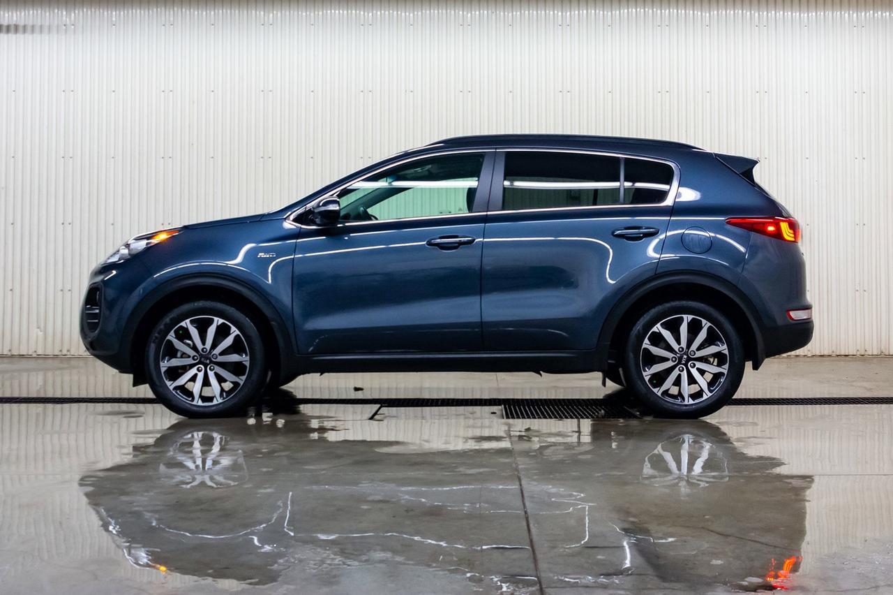 2018 Kia Sportage AWD EX Leather Roof BCam Red Deer AB