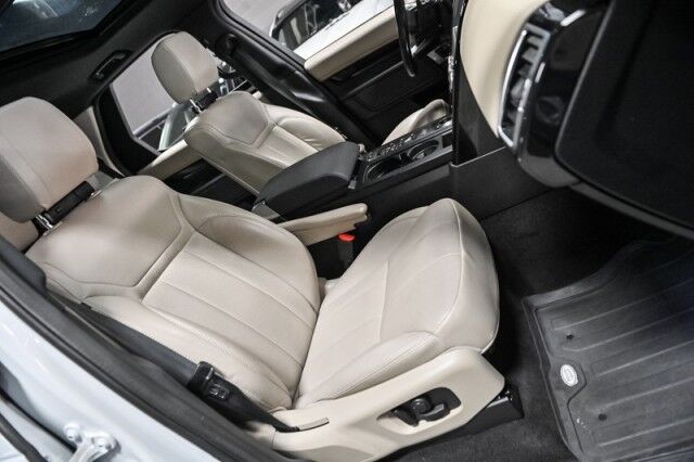 2018 Land Rover Discovery SE photo 32