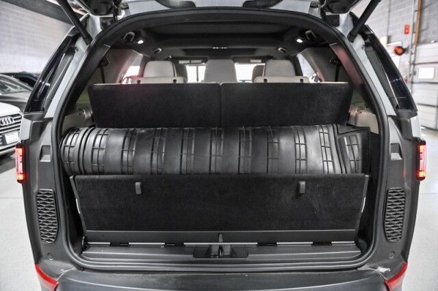 2018 Land Rover Discovery SE photo 42