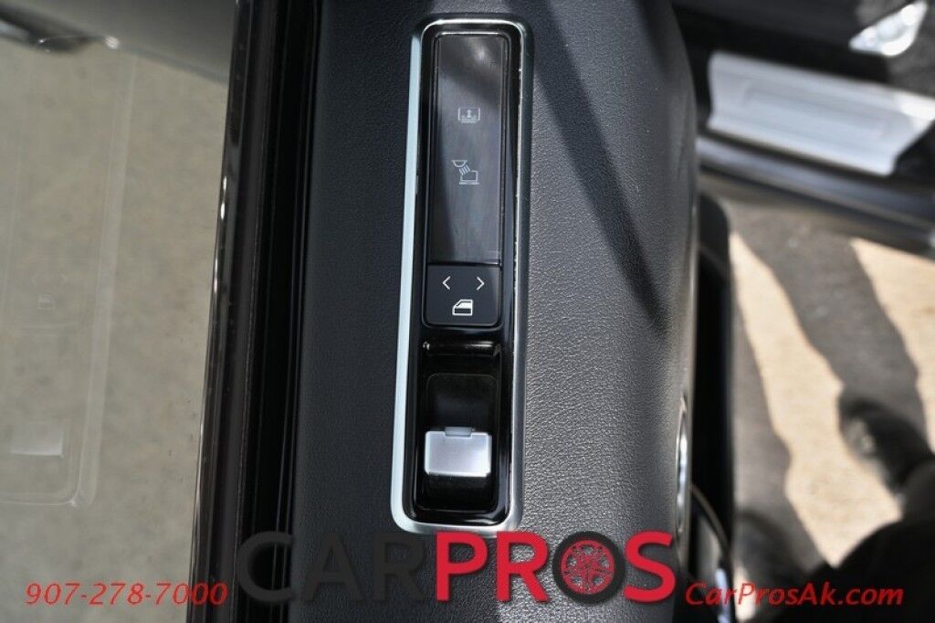 2018 Land Rover Range Rover HSE - 3.0L V6 Supercharged Engine - Keyless Entry & Start - Heated Memory Leather Seats - Heated Steering Wheel - HUD - Meridian Sound System - Panoramic Sunroof - Lane Departure & Blind Spot Alert - Rear Climate Control - Power Lift Gate Anchorage AK