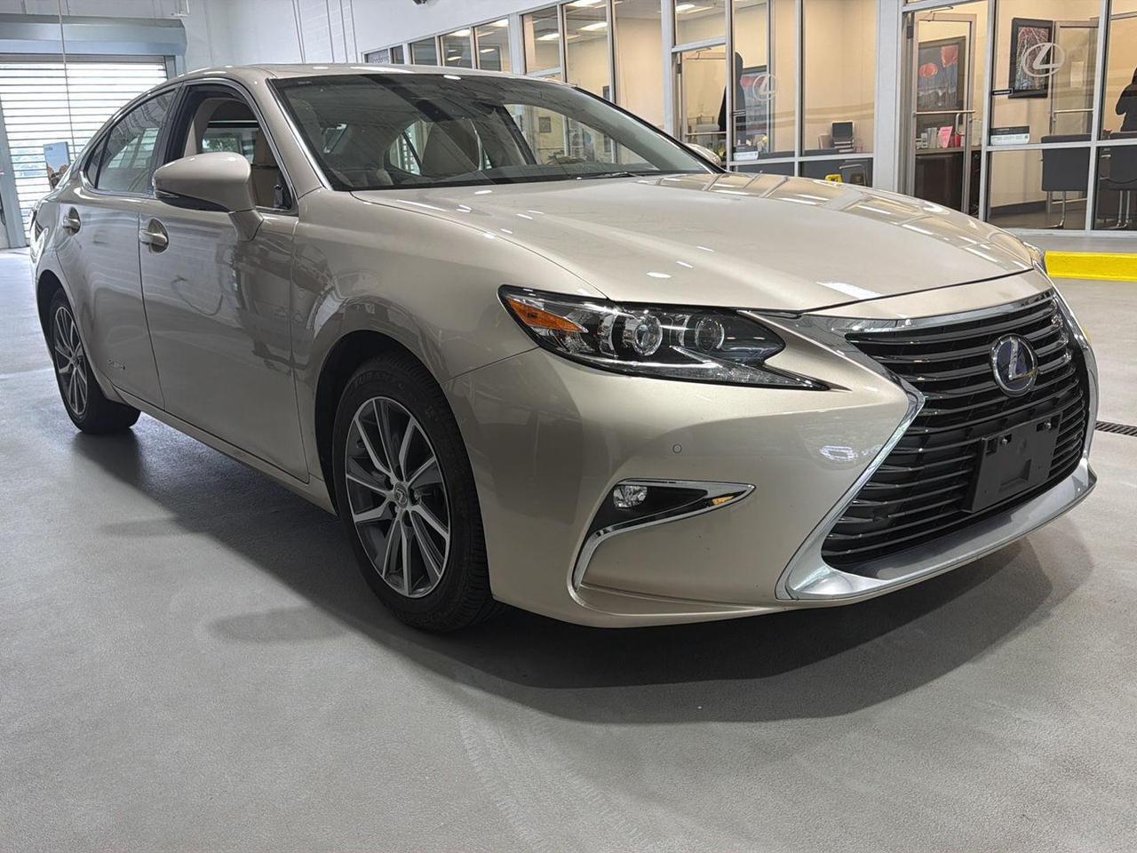 2018 Lexus ES 300h