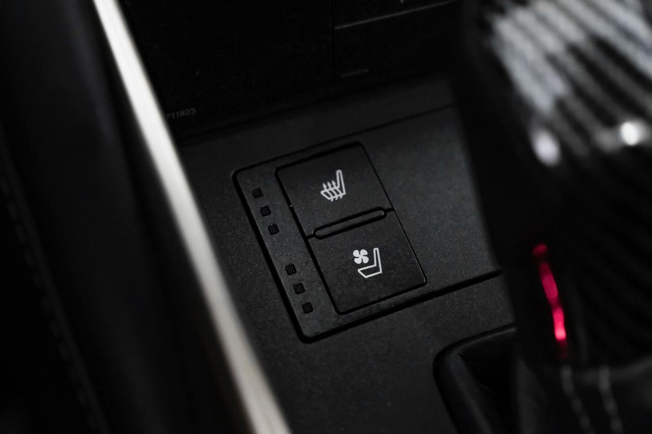 2018 Lexus IS 300 AWD LEXUS SAFETY SYSTEM BLIND SPOT NAVIGATION SUNROOF LEATHER SE Carrollton TX