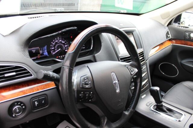 2018 Lincoln MKT Reserve photo 10