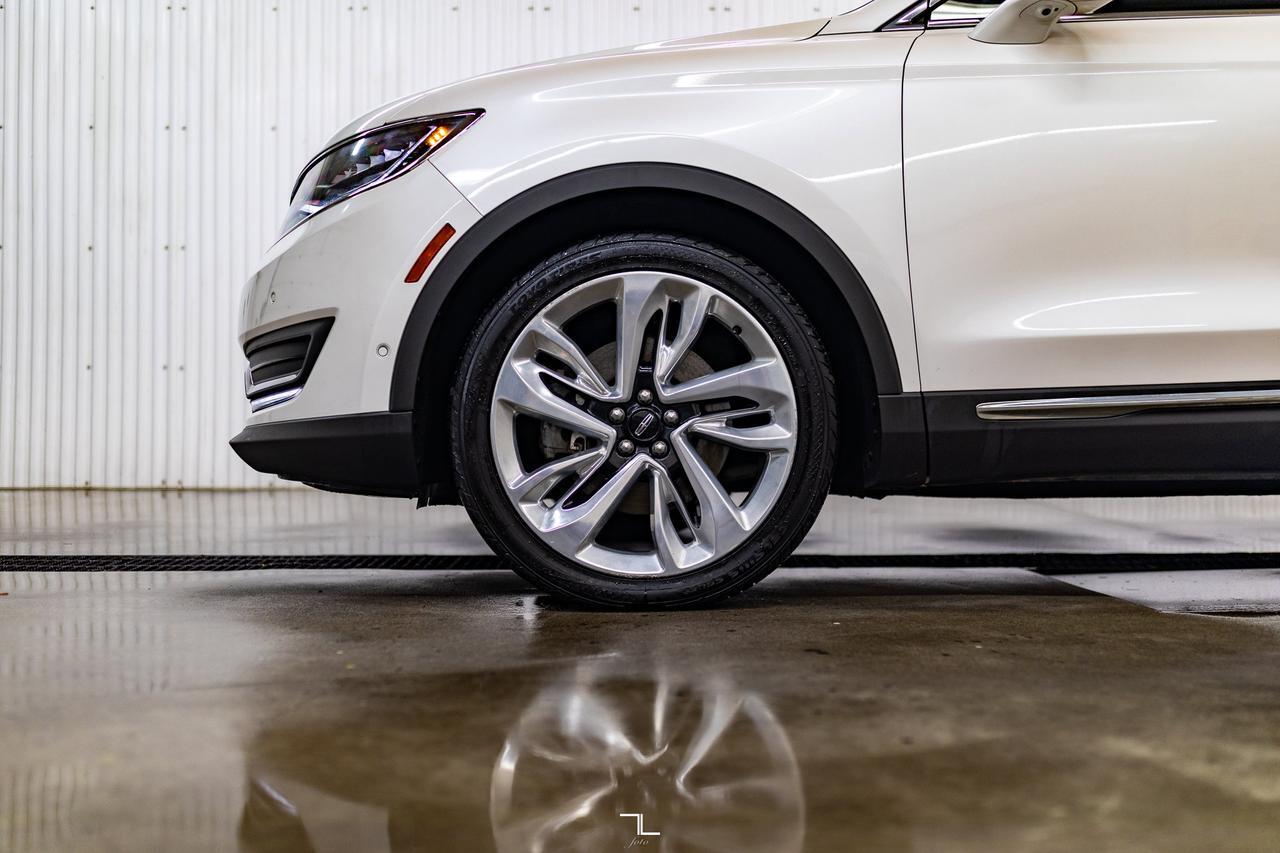 2018 Lincoln MKX AWD Reserve Leather Roof Nav BCam Red Deer AB