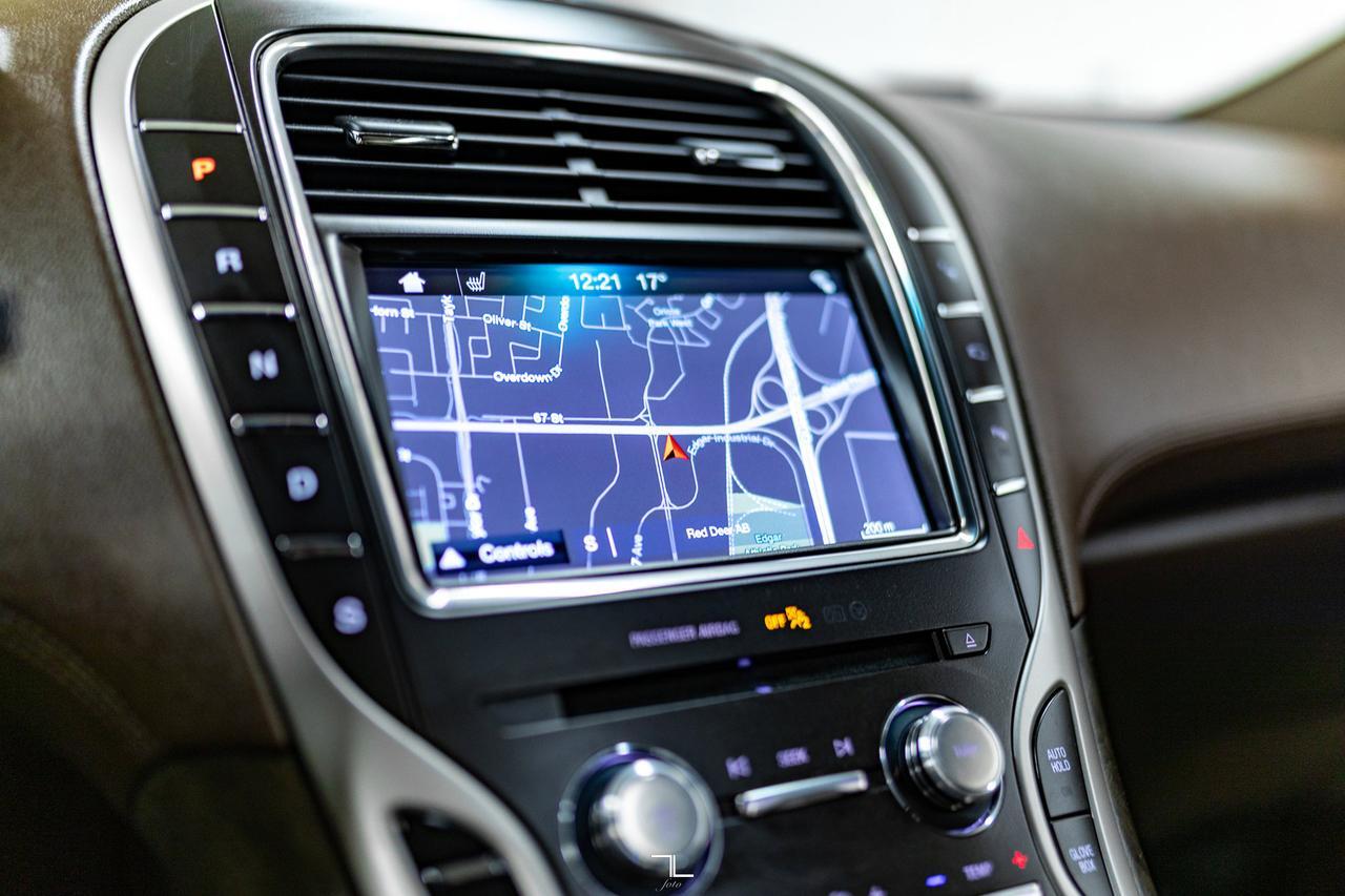 2018 Lincoln MKX AWD Reserve Leather Roof Nav BCam Red Deer AB