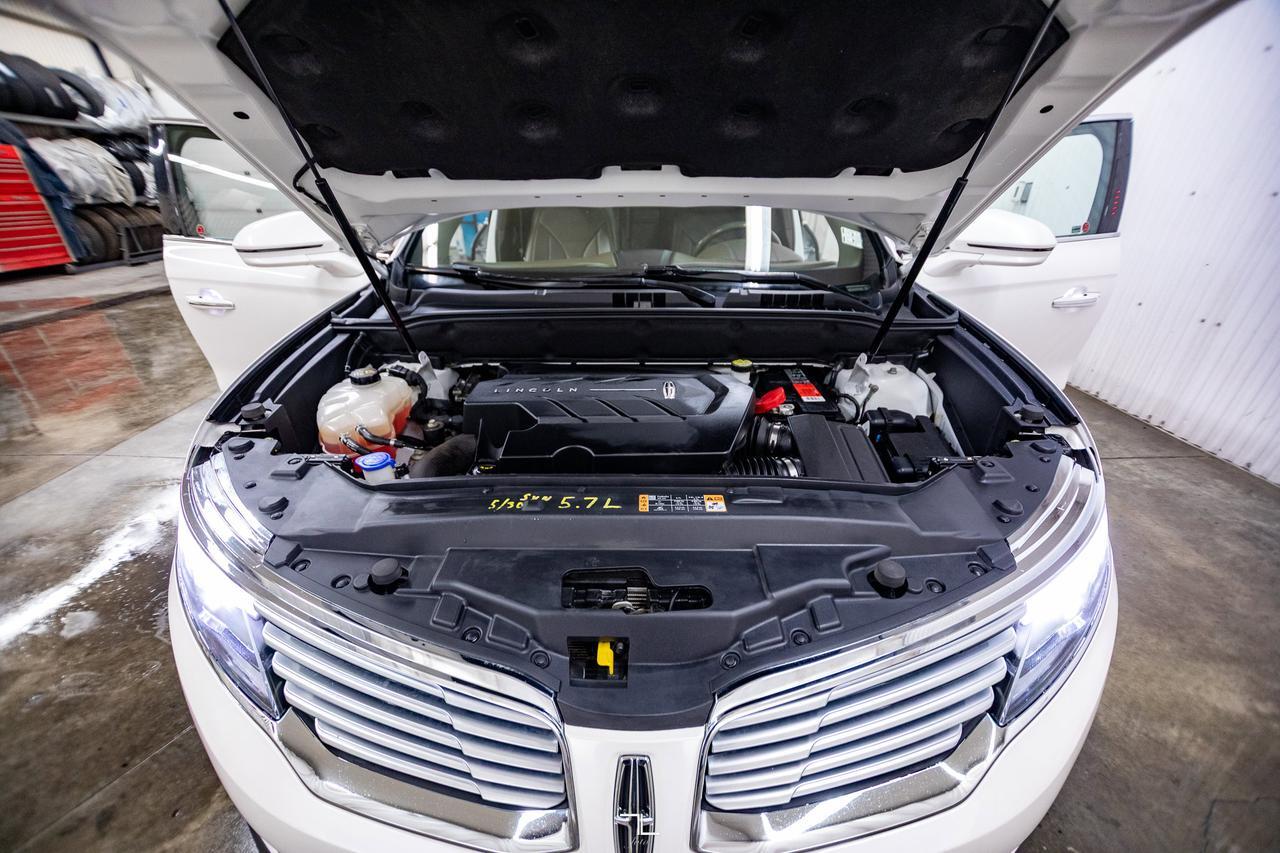 2018 Lincoln MKX AWD Reserve Leather Roof Nav BCam Red Deer AB