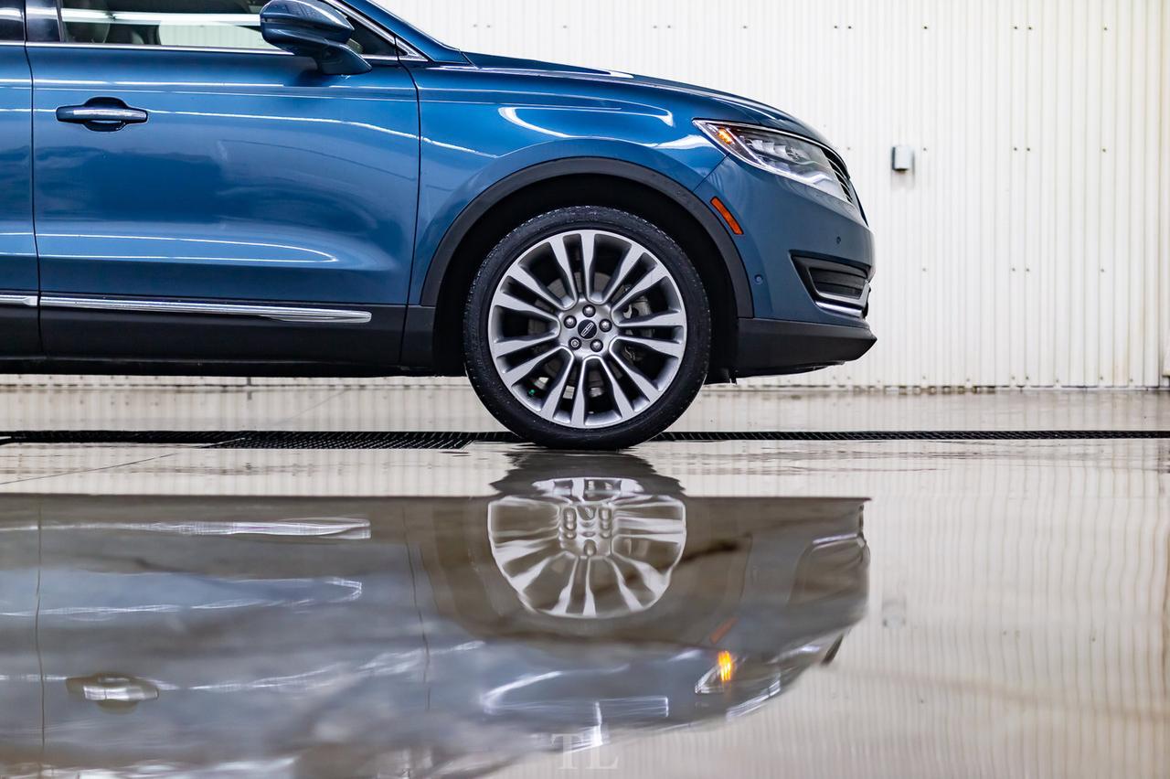2018 Lincoln MKX AWD Reserve Leather Roof Nav BCam Red Deer AB
