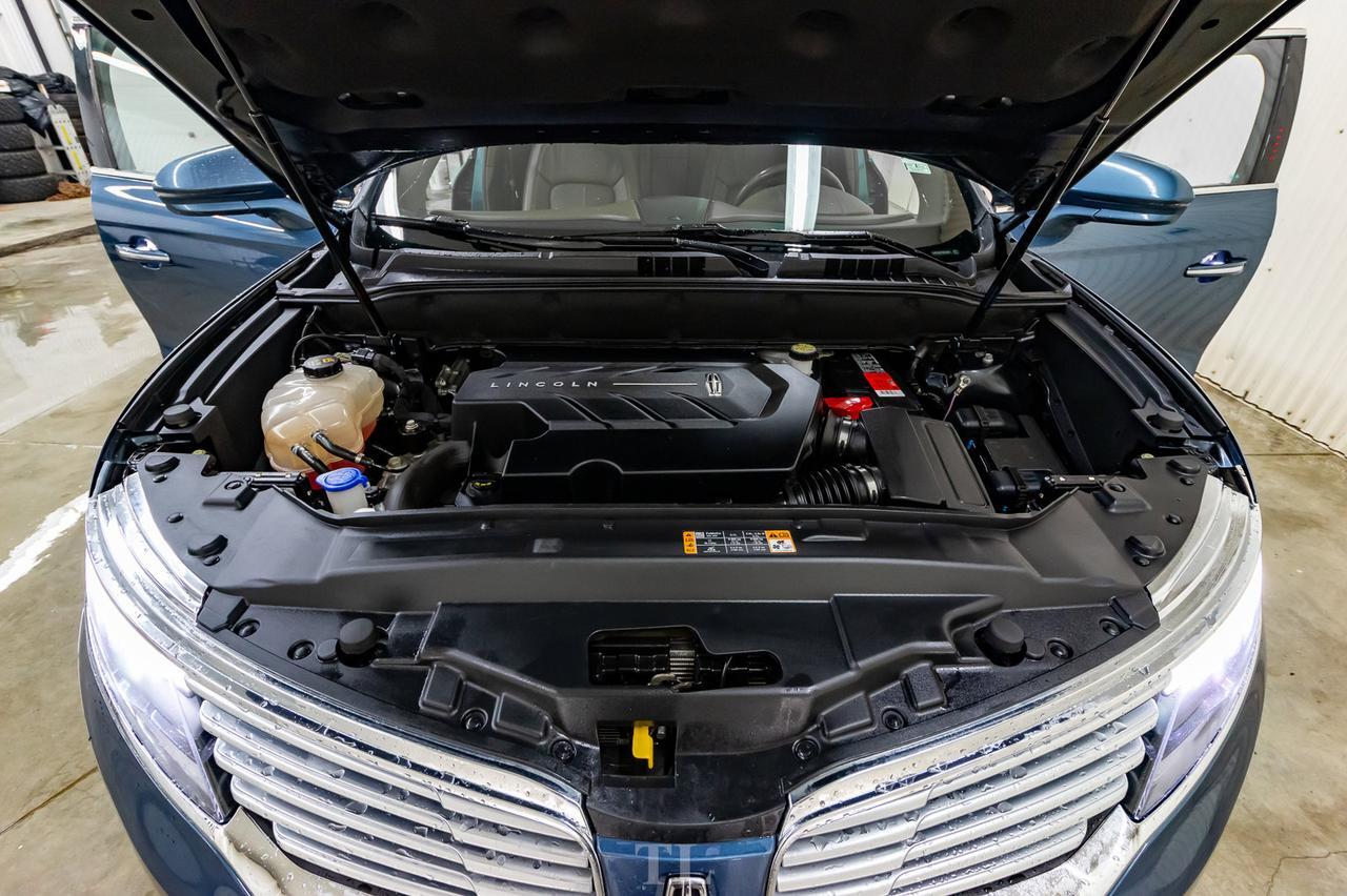 2018 Lincoln MKX AWD Reserve Leather Roof Nav BCam Red Deer AB