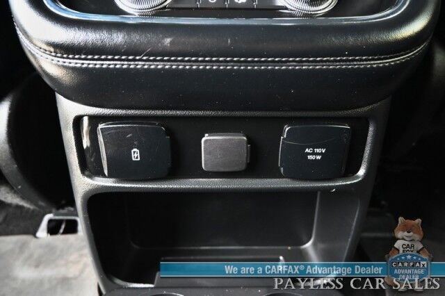 2018 Lincoln Navigator L Select / 4X4 / Auto Start / Heated & Cooled Leather Seats / Heated Steering Wheel / NAV / Sunroof / Blind Spot Alert / Apple CarPlay & Android Auto / Back Up Camera / 3rd Row / Seats 8 / Tow Pkg / 21 MPG Anchorage AK