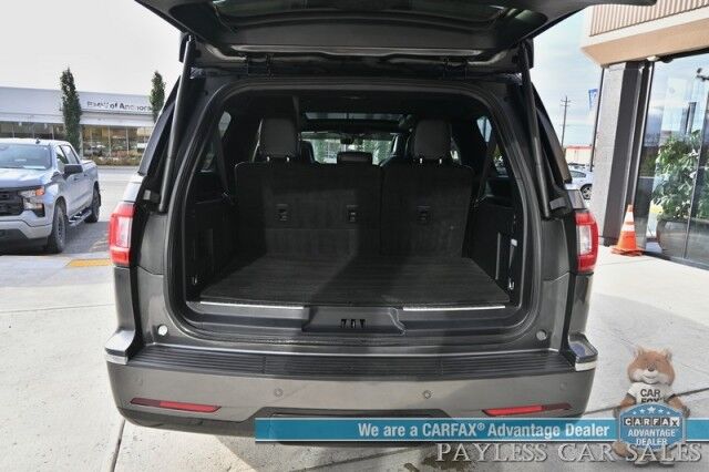 2018 Lincoln Navigator L Select / 4X4 / Auto Start / Heated & Cooled Leather Seats / Heated Steering Wheel / NAV / Sunroof / Blind Spot Alert / Apple CarPlay & Android Auto / Back Up Camera / 3rd Row / Seats 8 / Tow Pkg / 21 MPG Anchorage AK