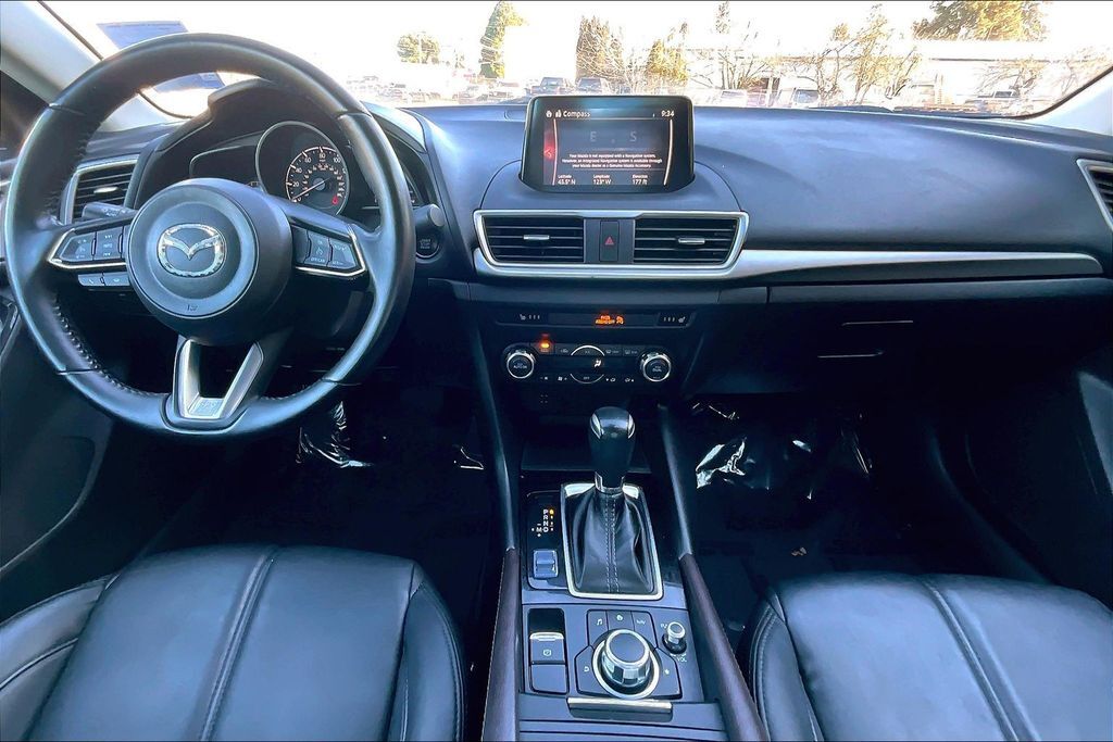 2018 MAZDA Mazda3 Touring OR