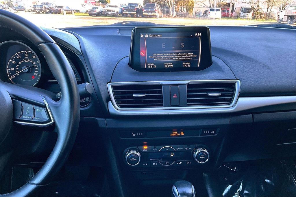 2018 MAZDA Mazda3 Touring OR