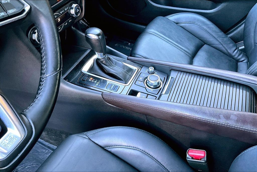 2018 MAZDA Mazda3 Touring OR