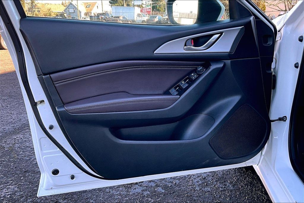 2018 MAZDA Mazda3 Touring OR