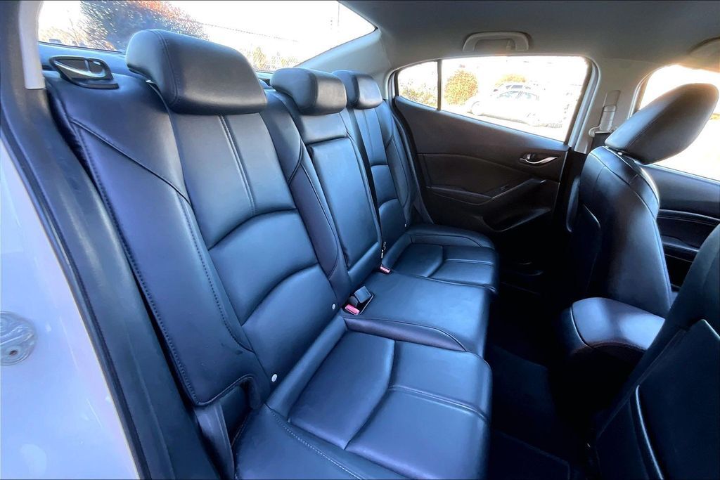 2018 MAZDA Mazda3 Touring OR