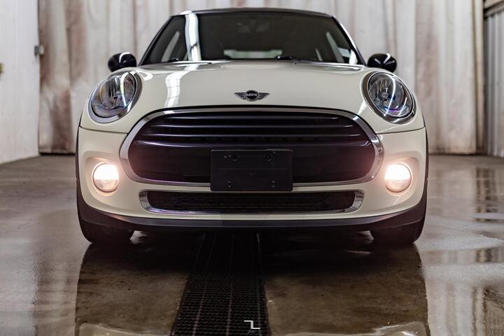 2018 MINI Cooper 3 Door Hatchback Manual Leather Roof Nav Red Deer AB 2018 MINI Cooper 3 Door Hatchback Manual Leather Roof Nav Red Deer AB