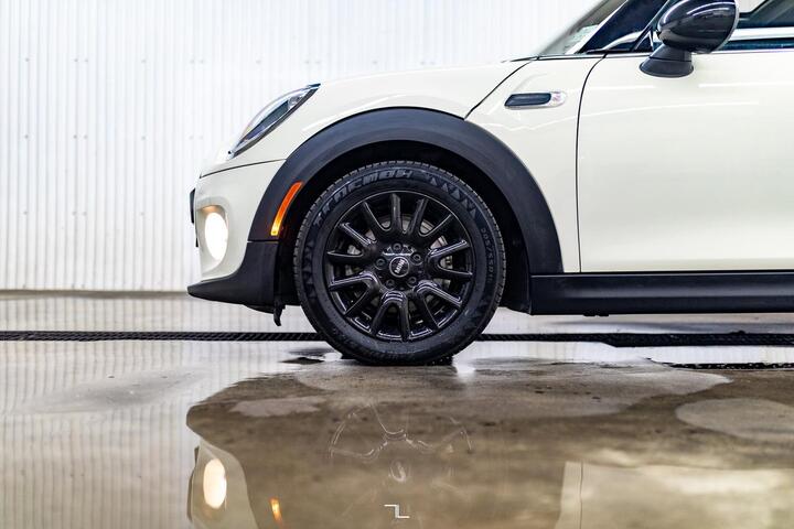 2018 MINI Cooper 3 Door Hatchback Manual Leather Roof Nav Red Deer AB 2018 MINI Cooper 3 Door Hatchback Manual Leather Roof Nav Red Deer AB