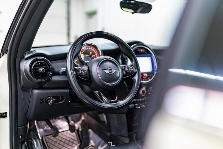 2018 MINI Cooper 3 Door Hatchback Manual Leather Roof Nav Red Deer AB 2018 MINI Cooper 3 Door Hatchback Manual Leather Roof Nav Red Deer AB