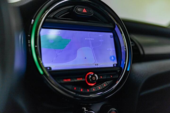 2018 MINI Cooper 3 Door Hatchback Manual Leather Roof Nav Red Deer AB 2018 MINI Cooper 3 Door Hatchback Manual Leather Roof Nav Red Deer AB