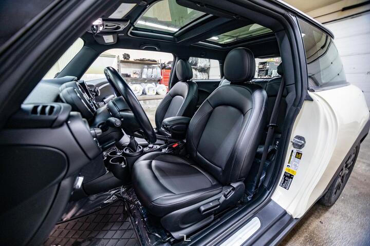 2018 MINI Cooper 3 Door Hatchback Manual Leather Roof Nav Red Deer AB 2018 MINI Cooper 3 Door Hatchback Manual Leather Roof Nav Red Deer AB