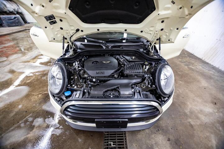 2018 MINI Cooper 3 Door Hatchback Manual Leather Roof Nav Red Deer AB 2018 MINI Cooper 3 Door Hatchback Manual Leather Roof Nav Red Deer AB