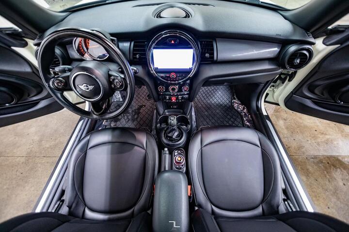 2018 MINI Cooper 3 Door Hatchback Manual Leather Roof Nav Red Deer AB 2018 MINI Cooper 3 Door Hatchback Manual Leather Roof Nav Red Deer AB