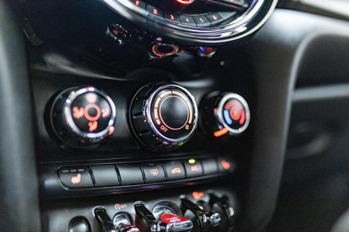 2018 MINI Cooper 3 Door Hatchback Manual Leather Roof Nav Red Deer AB 2018 MINI Cooper 3 Door Hatchback Manual Leather Roof Nav Red Deer AB