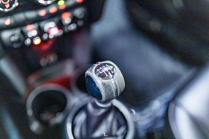 2018 MINI Cooper 3 Door Hatchback Manual Leather Roof Nav Red Deer AB 2018 MINI Cooper 3 Door Hatchback Manual Leather Roof Nav Red Deer AB