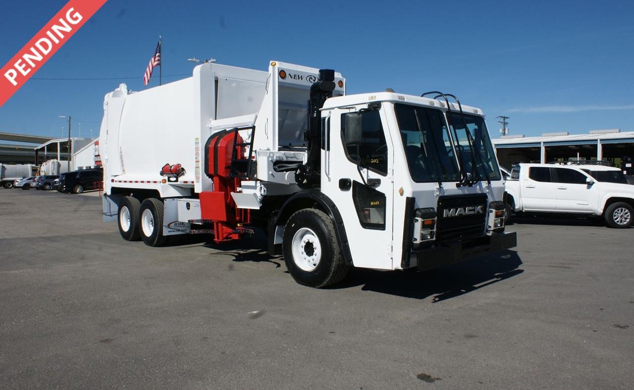 2018 Mack 600 31 Yard New Way Side Loader Garbage Truck