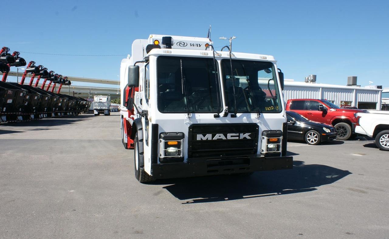 2018 Mack 600 31 Yard New Way Side Loader Garbage Truck