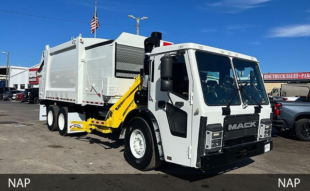 2018 Mack 600 31 Yard New Way Side Loader Garbage Truck