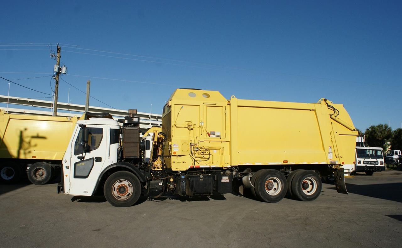 2018 Mack LR613 28 yard Heil Side Loader Garbage Truck