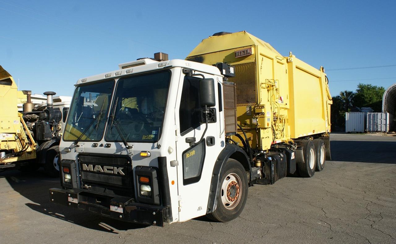 2018 Mack LR613 28 yard Heil Side Loader Garbage Truck