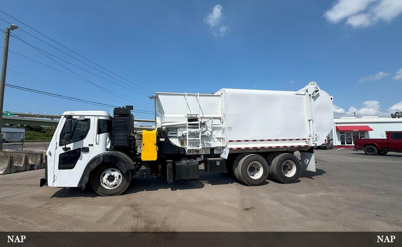 2018 Mack LR613 31 Yard New Way Automated Side Loader Garbage truck Tampa FL